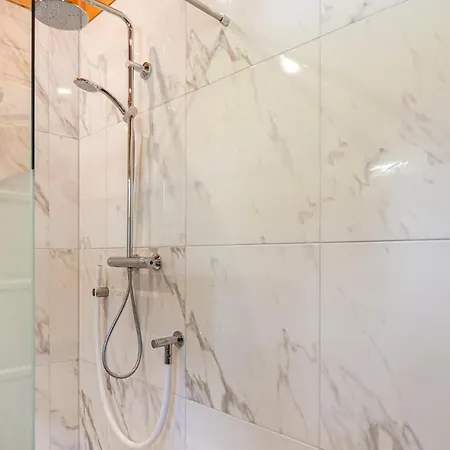 Vakantiehuis Amazing In With Sauna